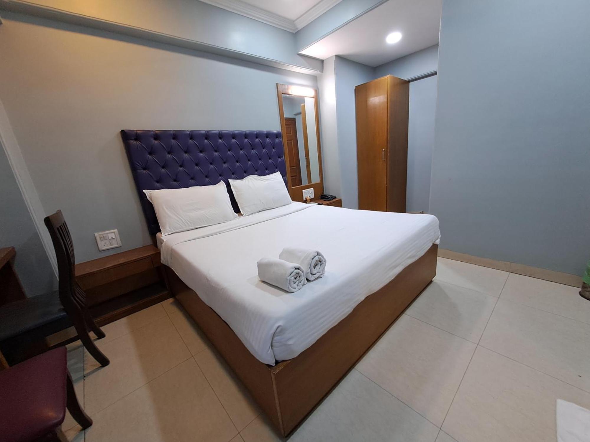 Hotel Cruz Royale Mumbai Exterior photo